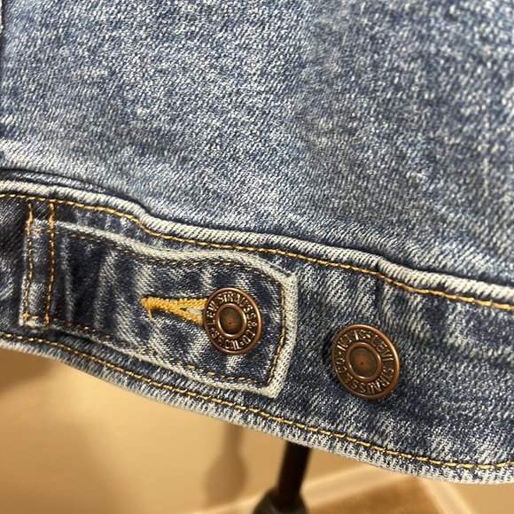 Levi’s Ex-Boyfriend Trucker Denim Jacket - Picture 9 of 17